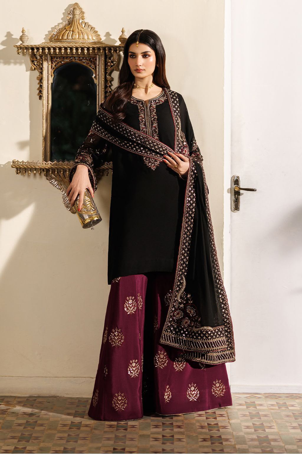 IZNIK Luxury Embroidered Chiffon 3-Piece Suit